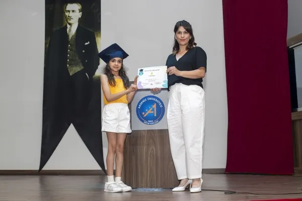akdeniz-cocuk-universitesi-ilk-mezunlarini-verdi-1717069115792.jpg