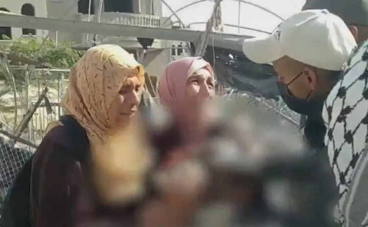Gazze zulmünün içler açısı görüntüleri: Filistinli anne yürekleri yaktı! Oğlunun kemiklerine sarıldı