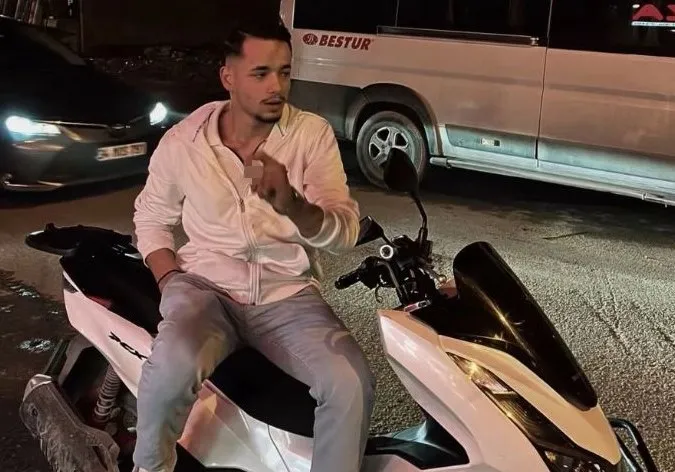 basaksehirde-motosiklet-kazasi-surucu-hayatini-kaybettiotobusun-altinda-kalan-motosiklet-surucusu-hastanede-ha-1769250088645.jpg