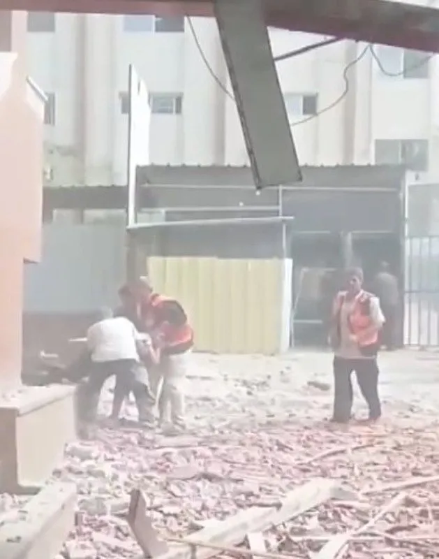 SON DAKİKA | Katil İsrail Gazze’de hastaneyi bombaladı! Kan donduran görüntüler: Çok sayıda ölü ve yaralı var