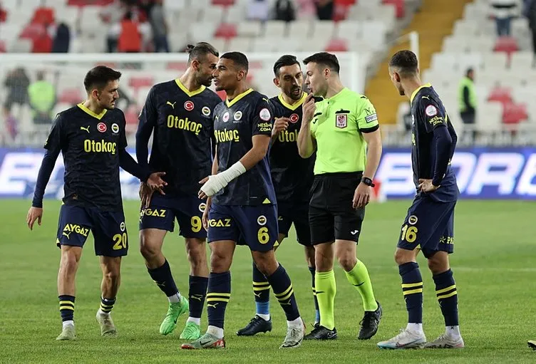 Son dakika haberleri: Herkesin beklediği VAR kayıtları açıklandı! Sivasspor-Fenerbahçe maçındaki penaltı pozisyonu olay yaratmıştı
