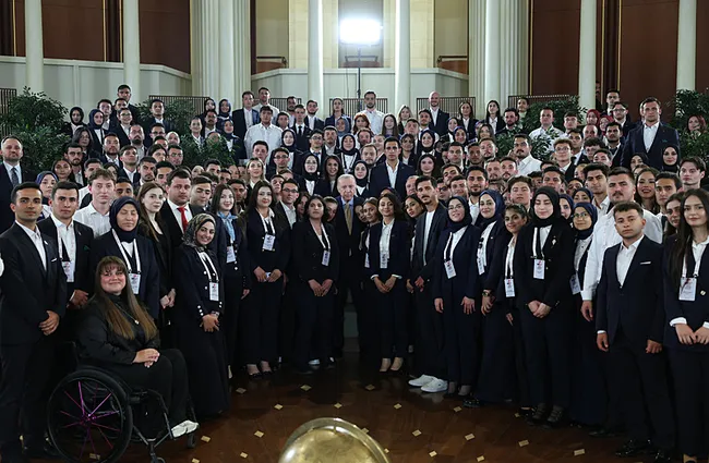 son-dakika-i-baskan-erdogandan-sosyal-medya-uyarisi-gencligimizin-en-buyuk-sorunu-1779220265214.jpg
