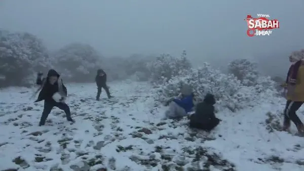 İstanbul'da çocuklar karın keyfini kar topu oynayarak çıkardı | Video