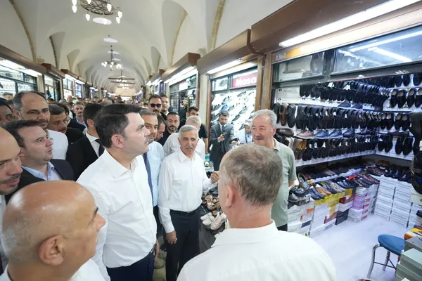 bakan-kuruma-kapalicarsi-esnafindan-anlamli-hediye-devletin-butun-gucunu-hissettik-1785737546295.jpg