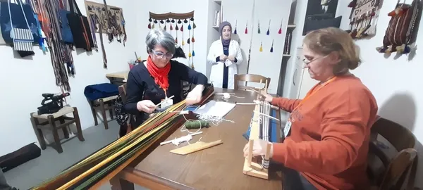 6-bin-yillik-dokuma-sanati-usta-ellerde-hayat-buluyor-1744437227316.jpg