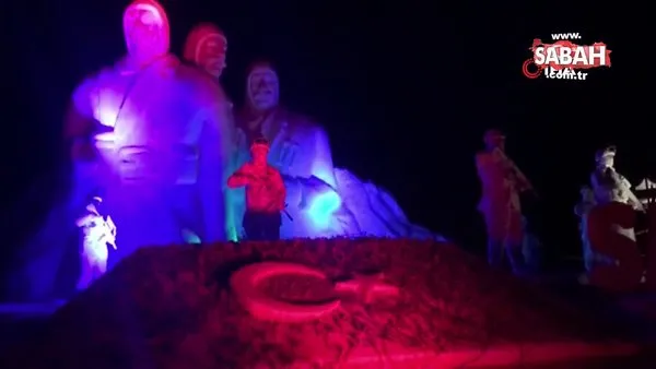 90 bin asker anısına yapılan kardan heykeller ışıklandırıldı | Video