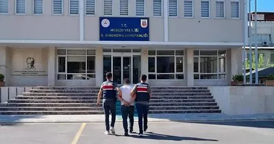 Jandarma, 29 yıl 5 ay hapis cezası ile aranan şahsı kullandığı araçta yakaladı #mersin