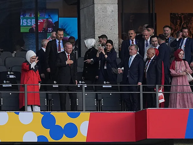 Başkan Erdoğan, Milli Takım'ı soyunma odasında ziyaret etti