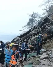 Nepal’de otobüs nehre düştü: 17 ölü