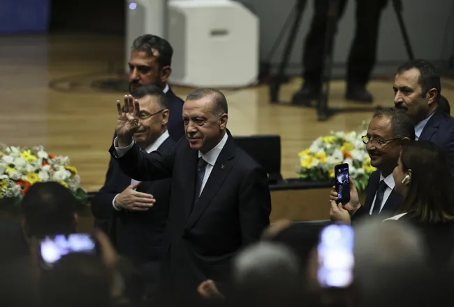 son-dakika-gecmis-donem-belediye-baskanlari-ile-toplanti-baskan-erdogandan-onemli-aciklamalar-1657127956598.jpg