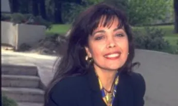 Manolya Onur kimdir?