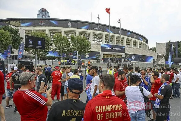 İstanbul karnaval alanına döndü! Chelsea ve Liverpool taraftarı maç saatini bekliyor