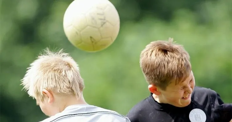 Küçük futbolculara kafa vuruşu yasağı