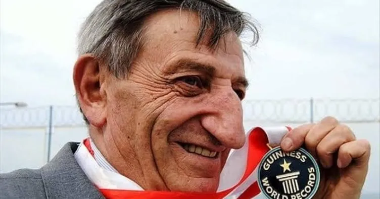 Dünya Uzun Burun Şampiyonu Mehmet Özyürek hayatını kaybetti
