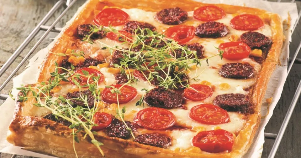 Milföy Pizza Tarifi Tarifi BöreklerÇörekler ve Poğaçalar Sofra