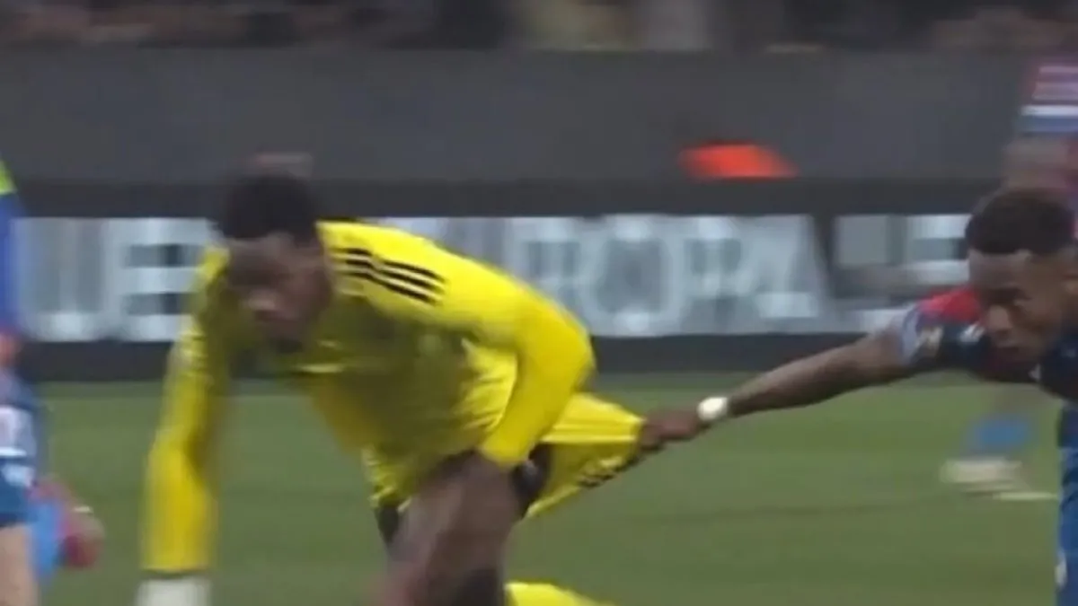 Viktoria Plzen-Fenerbahçe maçında tartışmalı son! Jhon Duran yerde kaldı hakem VAR’a gitti ama… – Galeri Viktoria Plzen-Fenerbahçe maçında tartışmalı son! Jhon Duran yerde kaldı hakem VAR’a gitti ama… – Galeri