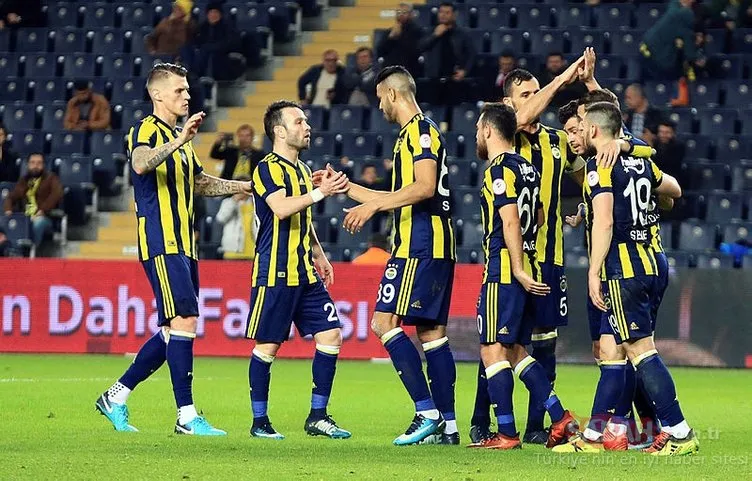 Fenerbahçe, o futbolcuyla yollarını ayırıyor
