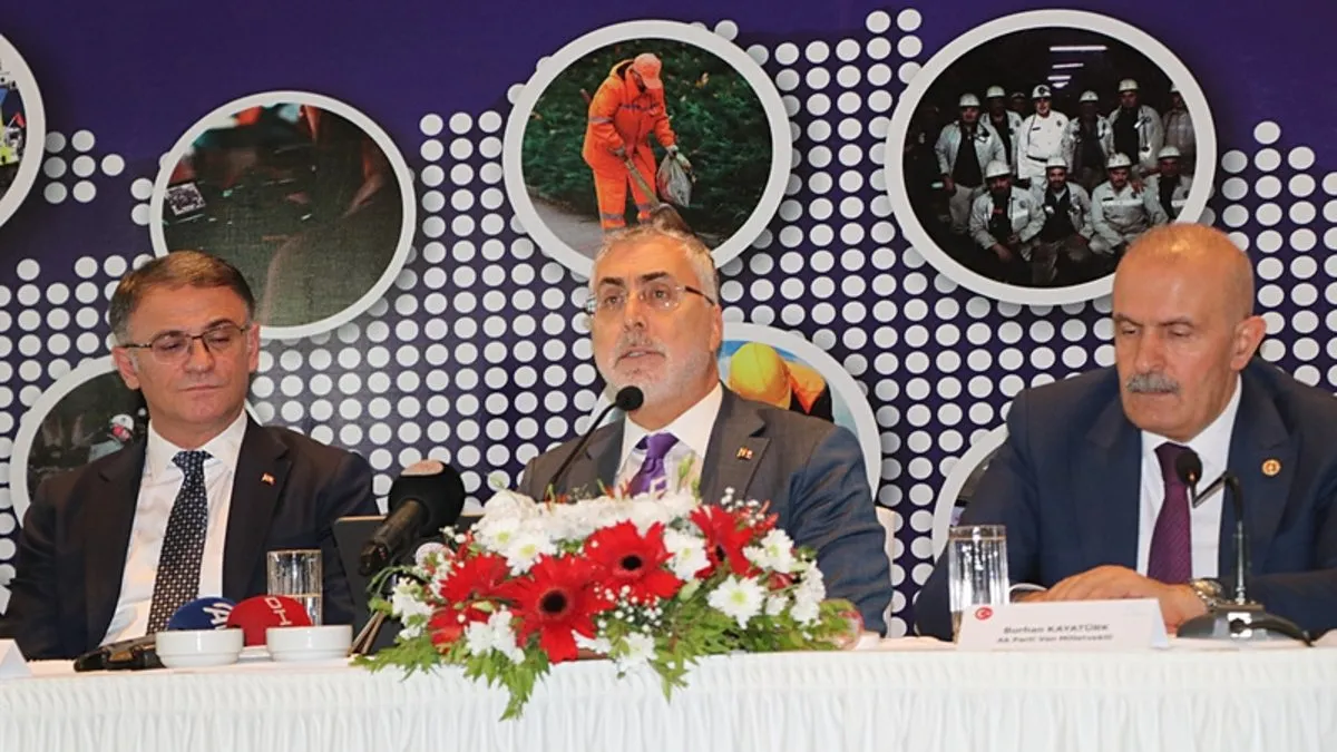 Bakan Işıkhan: İşçilerin haklarını korumak adına gereken tüm adımları attık