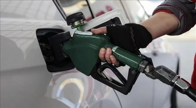 GÜNCEL AKARYAKIT FİYATLARI 4 ARALIK 2022: Bugün benzin fiyatı ve mazot motorin fiyatı ne kadar oldu, benzine motorine indirim geldi mi zam var mı?