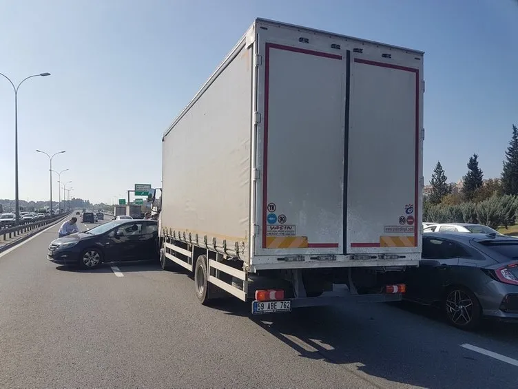 Esenyurt TEM Otoyolu’ndaki kaza trafiğe neden oldu