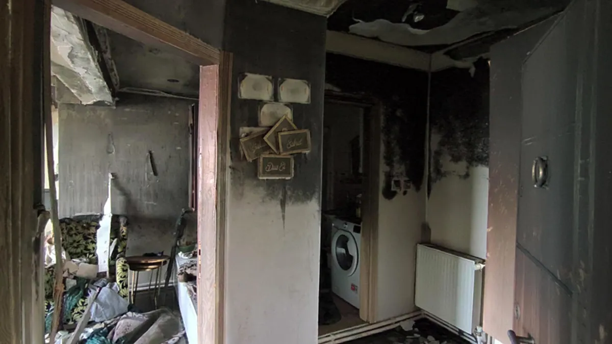 Evi ateşe verdi: Babasını arayıp “Evi yaktım gel” dedi! Evi ateşe verdi: Babasını arayıp “Evi yaktım gel” dedi!