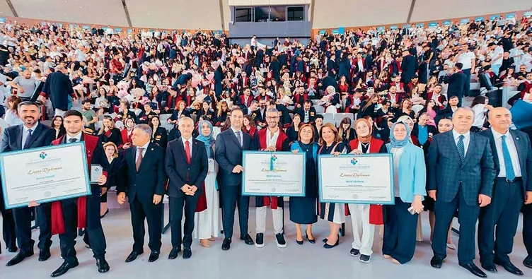 HKÜ’de mezuniyet coşkusu: Köklü bir anlayışla değer üretiyoruz