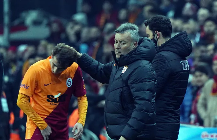 son-dakika-galatasaray-haberleri-domenec-torrent-suskunlugunu-bozdu-turkiyedeki-sorun-1667651338035.jpg