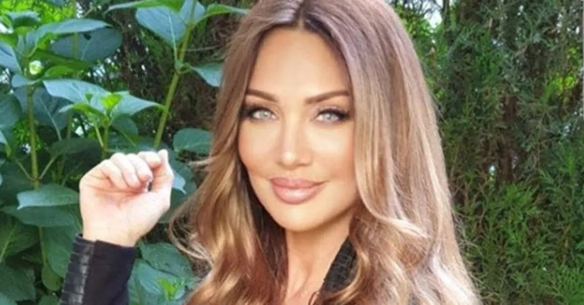 picture Estetiksiz Hali Burcu Esmersoy Gençliği unlu sanatci umut akyurek in ortaya