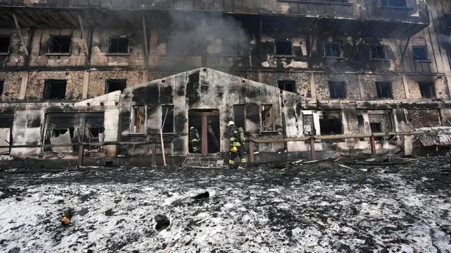 grand-kartal-oteldeki-yangin-faciasi-davasinda-yeni-gelisme-savcilik-mutalaasini-mahkemeye-sundu-1757953597975.jpg Grand Kartal Otel'deki yangın faciası davasında yeni gelişme! Savcılık mütalaasını mahkemeye sundu