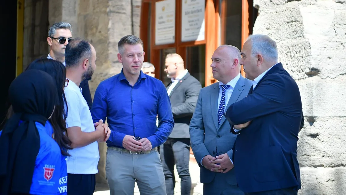 Macaristan Başbakanı Peter Magyar, Yedikule Hisarı’nı ziyaret etti Macaristan Başbakanı Peter Magyar, Yedikule Hisarı’nı ziyaret etti