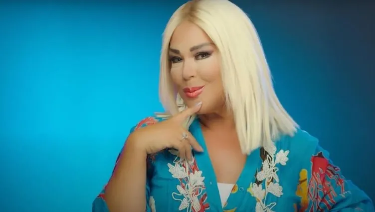 Filtresiz paylaşım yapamıyor! Şarkıcı Safiye Soyman sosyal medyada dillere düştü!