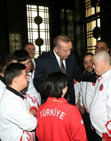 Cumhurbaşkanı Erdoğan down sendromlu sporcuları kabul etti