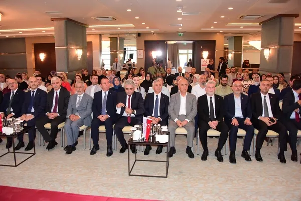 a-haberden-kahramanmarasta-sehrin-ekonomisi-paneli-1785507886975.jpg