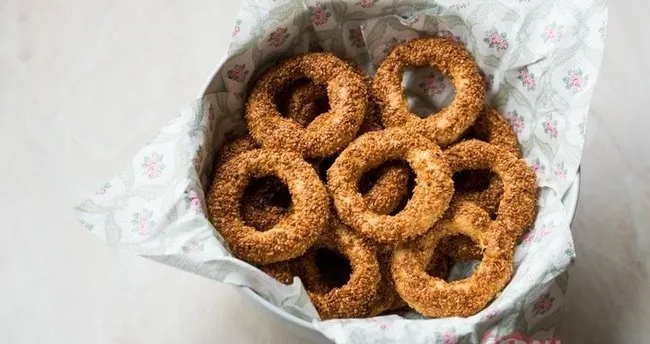 Susamlı susamsız kandil simidi tarifi: Kıyır kıyır en güzel evde kandil simidi nasıl yapılır, malzemeleri nelerdir?