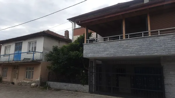 vicdansiz-evlat-90-yasindaki-annesini-icra-yoluyla-sokaga-atiyor-1785329484842.jpg