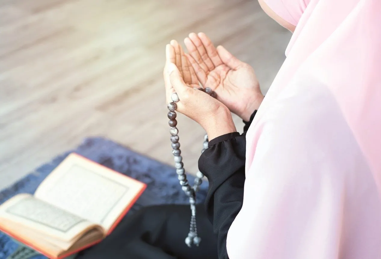 Muharrem Ayında Yapılacak İbadetler: Sadaka Verme, Namaz Kılma ve Dua Etme Muharrem Ayında Yapılacak İbadetler: Sadaka Verme, Namaz Kılma ve Dua Etme
