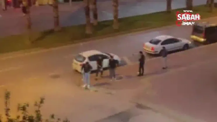 Tartıştığı motosiklet sürücüsünün kafasına kask ile vurdu | Video