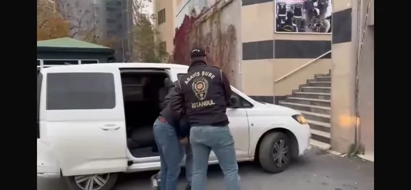 istanbulda-sokak-cetelerine-operasyon-10-gozalti-1765616016876.jpg