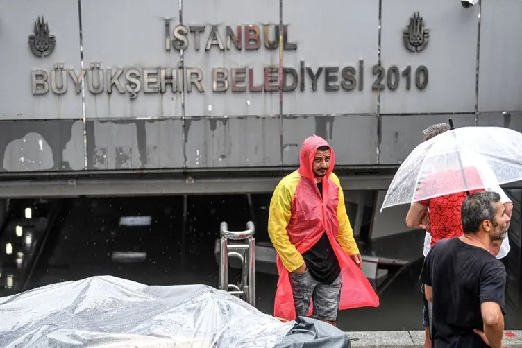 Eminönü'nde selin ardından son durum