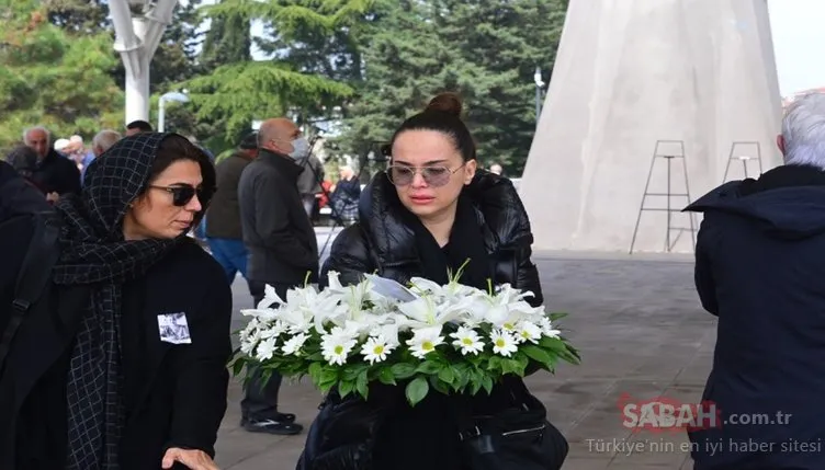 Oyuncu Yeliz Şar’ın acı günü! Yeliz Şar annesini gözyaşlarıyla son yolculuğuna uğurladı