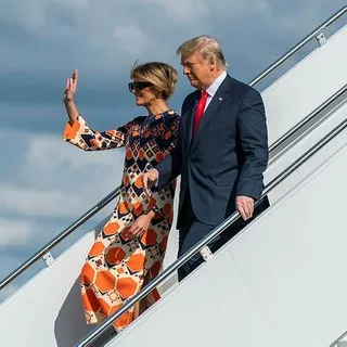 Son dakika: Trump çifti Florida’ya indi! Melania Trump’ın elbisesi dikkat çekti