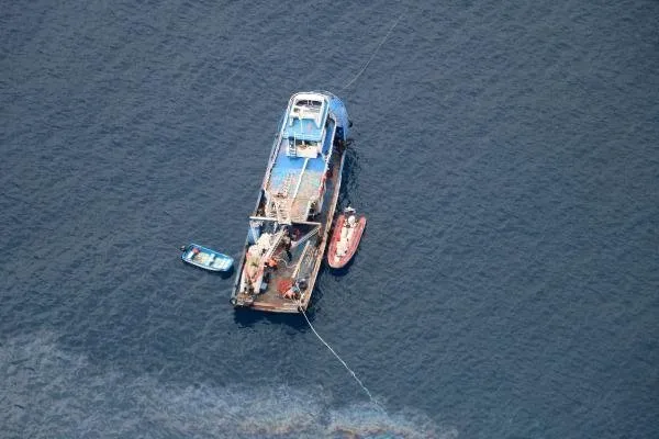 Alanya’da alabora olan tekneden hayatını kaybetmişti! Cenaze teşhisine gelen Rus eşin yıkıldığı an