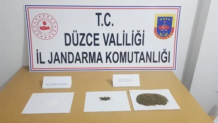 Jandarma uyuşturucu kullanıcılarını uygulamada yakaladı