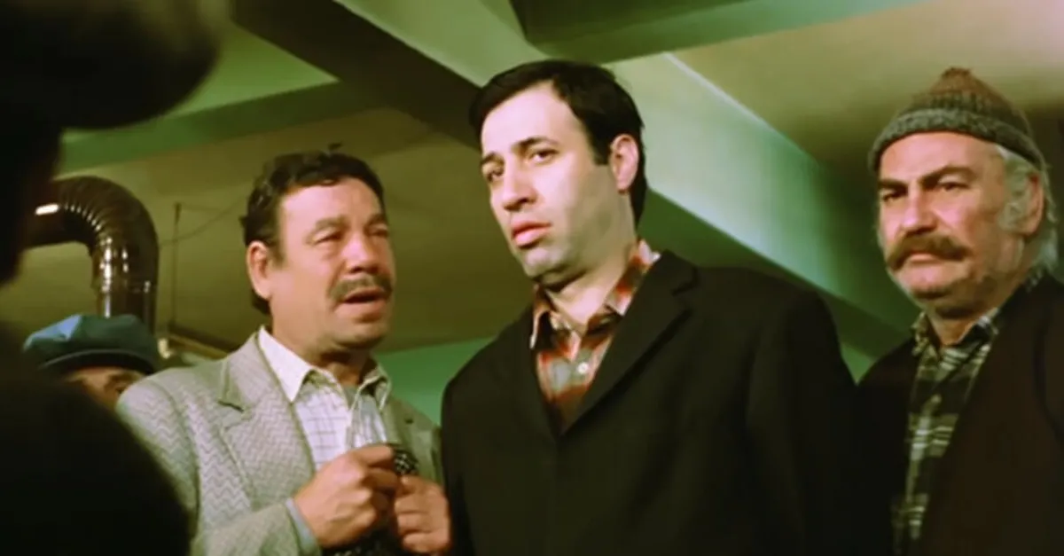 Uc Kagitci Filmi Konusu Ne Oyunculari Kimler 1981 Yapimi Uc Kagitci Filmi Nerede Cekildi Medya Haberleri