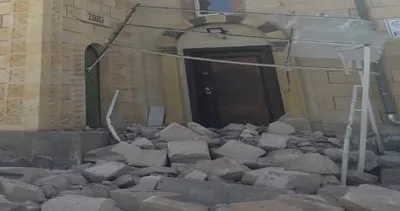 Fırtına minareyi yıktı