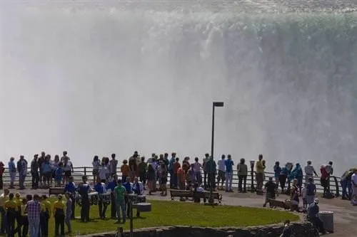 Niagara Şelaleleri’nin ziyaretçileri Türkiye’yi yakaladı