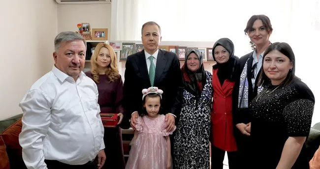Bakan Yerlikaya’dan şehit ailesine ziyaret