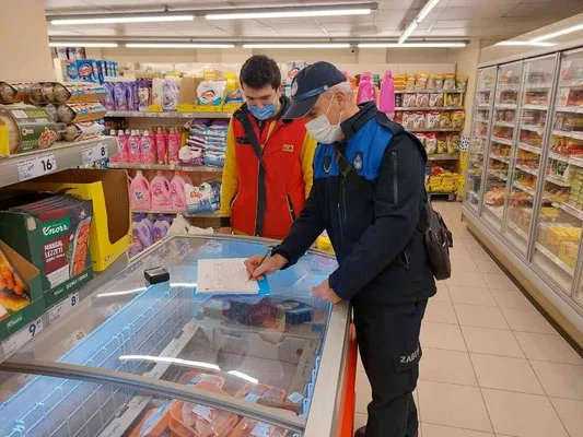 Bandırma Belediye zabıtasından marketlere fiyat denetimi yapıldı