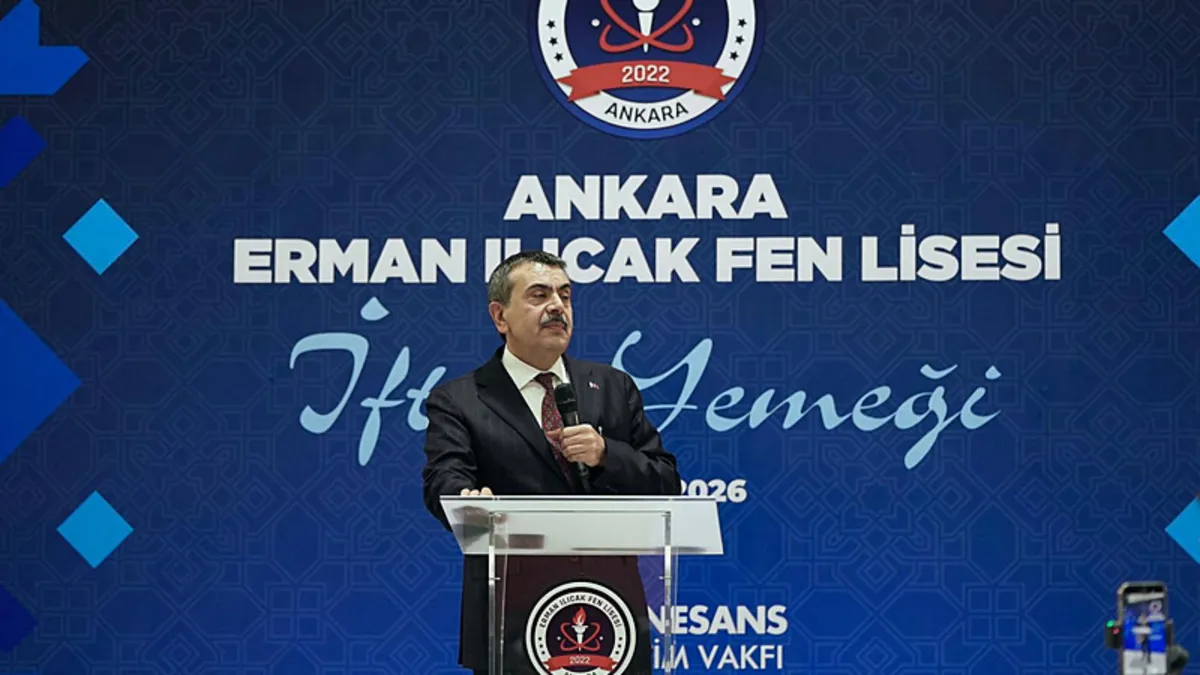 Bakan Tekin, öğrenci ve öğretmenlerle iftarda bir araya geldi Bakan Tekin, öğrenci ve öğretmenlerle iftarda bir araya geldi