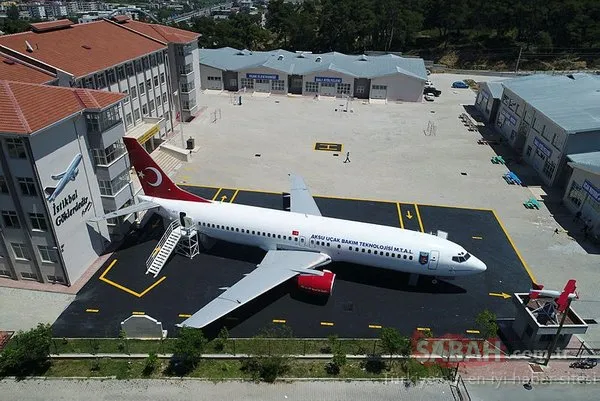 Antalya'da lise bahçesindeki yolcu uçağı göreve hazır